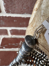 Load image into Gallery viewer, Graduated Navajo Pearl Necklace