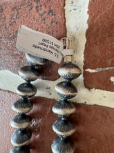 Load image into Gallery viewer, Graduated Navajo Pearl Necklace