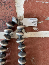 Load image into Gallery viewer, Graduated Navajo Pearl Necklace